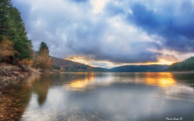 Una sera d’autunno sul lago Ampollino.